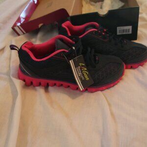 Tennis shoes. Navy with fuchsia trim. Size 7.5. LA Gear. New with tags.